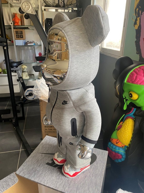 Image 1 of Bearbrick NIKE TECH FLEECE N98 1000% 70cm Edition 2023 ausverkauft MEDICOM