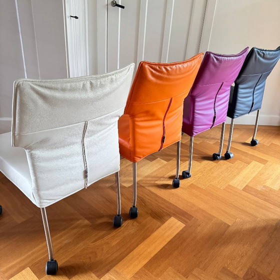 4 chaises de salle à manger design en stock – Design on Stock, Leather, Metal (photo 3 of 12)