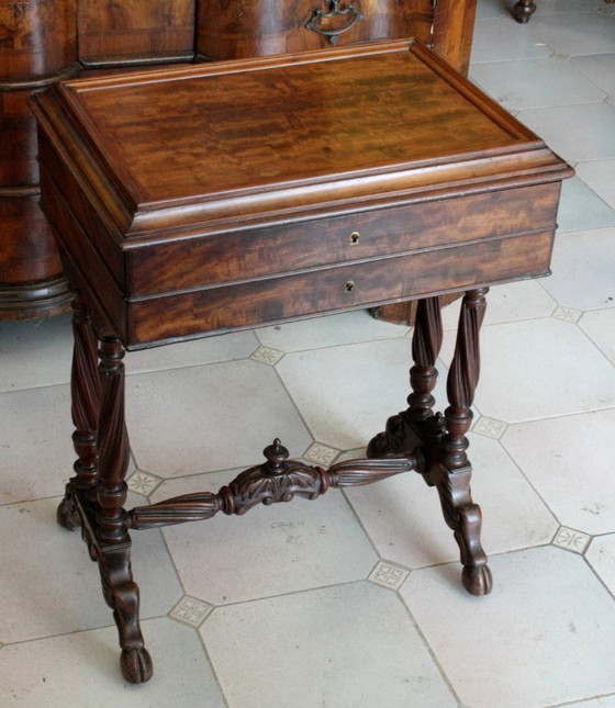 Image 1 of Klassieke Franse decoratie: vintage mahoniehouten naaitafel, hal uit het midden van de 19e eeuw.