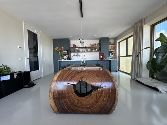 Image 1 of Unieke handgemaakte eetkamertafel uit één boomstam