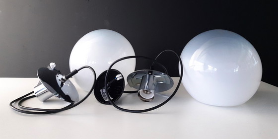 Image 1 of 1 des 2 suspensions en verre RAAK, modèle Morning Mist de style Mid-Century Modern avec douille chromée ; 2 ENCORE DISPONIBLES