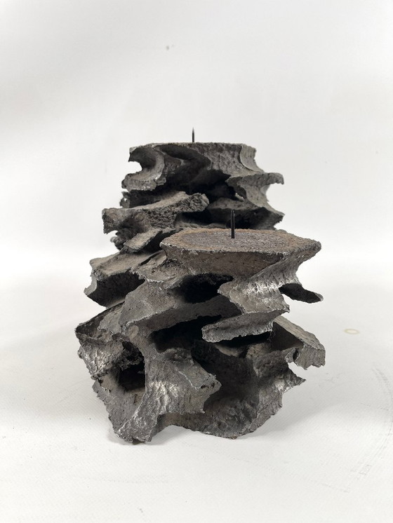 Image 1 of Bougeoir sculptural de style brutaliste en aluminium massif moulé