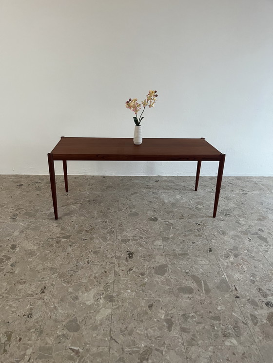 Image 1 of Mesa de centro danesa de mediados de siglo; madera de teca, fabricada en Dinamarca