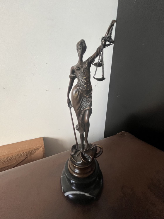 Image 1 of Justitia-Bronzeskulpturen