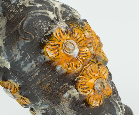 Image 1 of Vaso di metà secolo Carstens modello 7161-30 con decoro floreale in rilievo, arancione, marrone e grigio argento