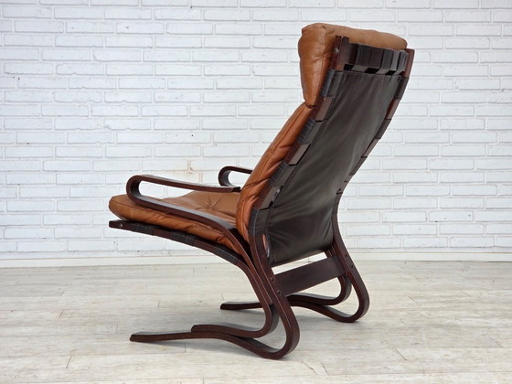 Image 1 of Años 70, diseño noruego de Else & Nordahl Solheim, juego de 2 sillas con reposapiés, modelo "Kengu".