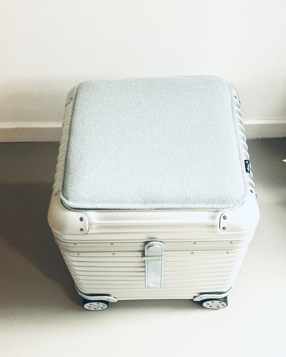 Tabouret en aluminium - Rimowa X Vitra (2025) (photo 7 of 13)