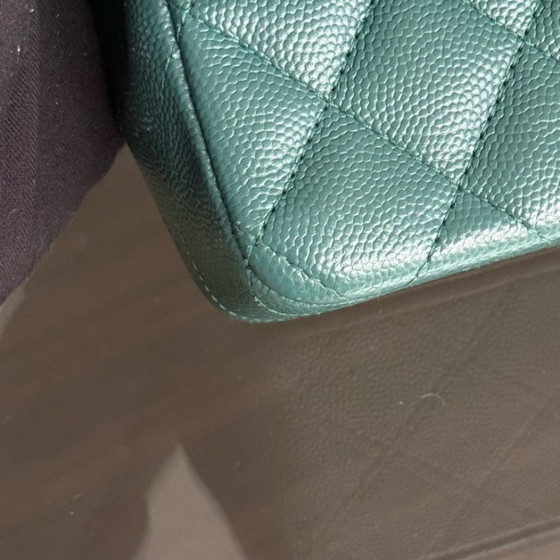 Image 1 of Borsa Chanel Classic Flap Mini - Caviar 20 cm trapuntata verde scuro con finiture dorate Serie 24