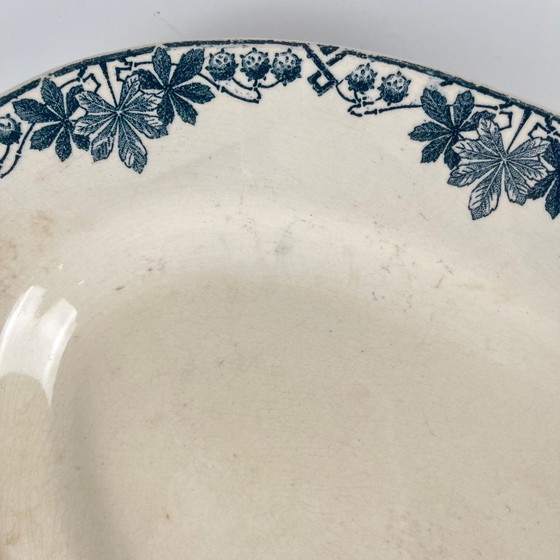 Image 1 of Plato ovalado, modelo "Túnez", de Longwy, finales del siglo XIX.