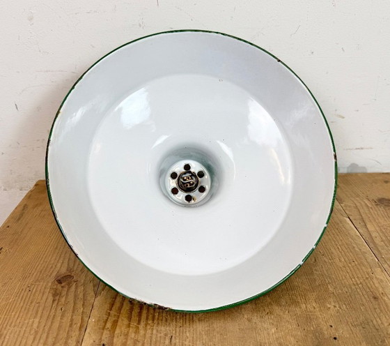 Image 1 of Industriële groene emaille fabriekshanglamp van Revo, jaren 50
