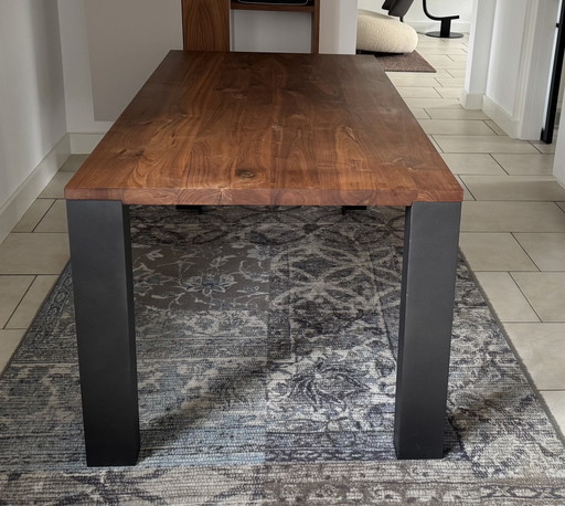Table de salle à manger en noyer de Movani