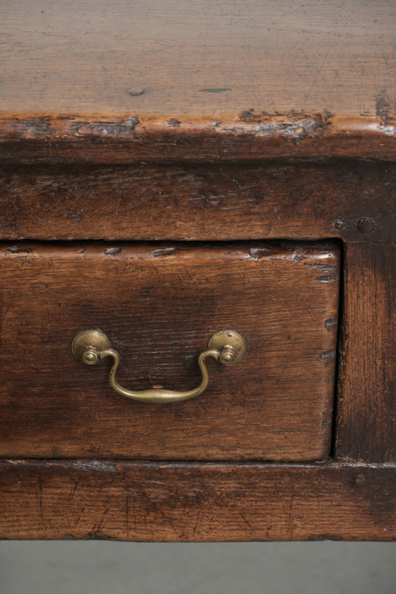Image 1 of Robusta credenza antica in stile inglese del XIX secolo, con un bellissimo aspetto rustico e una splendida patina.
