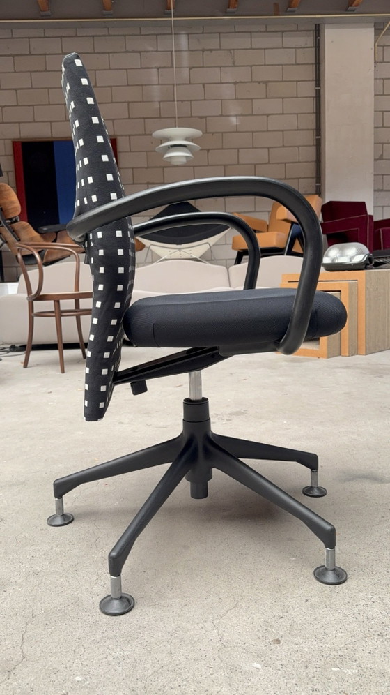 Vitra AC1 Office chair, Antonio Citterio (stock: 8), Metal, Plastic, Black (photo 10 of 15)