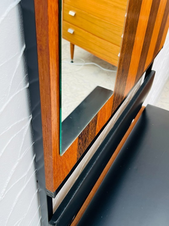 Image 1 of Vintage wandkast met opbergbankje uit de jaren 70.