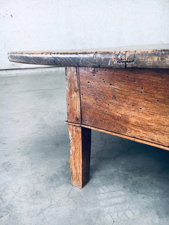 Image 1 of Antiker niedriger Konsolentisch oder Couchtisch im spanischen Volkskunststil