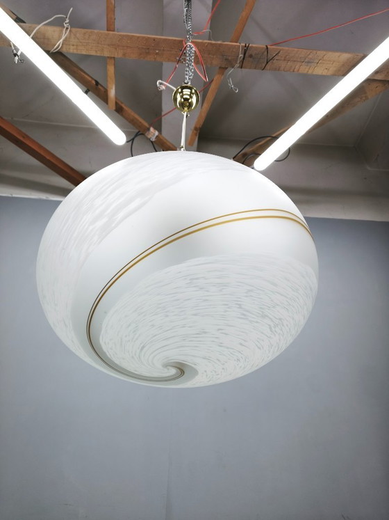 Lampada a Sospensione Italiana Vetro di Murano Ottone Globo Spirale Space Age Anni '70 – Lampadari, Brass (photo 9 of 11)