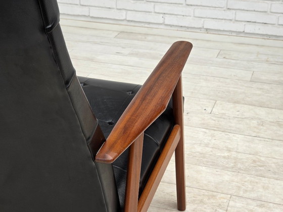 Image 1 of Deense fauteuil uit de jaren 70, zwart kunstleer, teakhout.