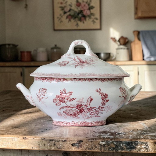 Large 19th century French tureen signed Sarreguemines "Fontanges"