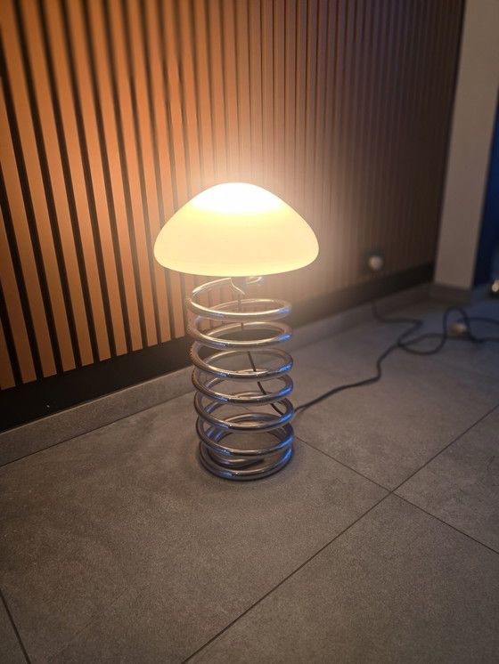 Image 1 of Lampada da tavolo iconica Space Age degli anni '70: fungo opalino e spirale cromata