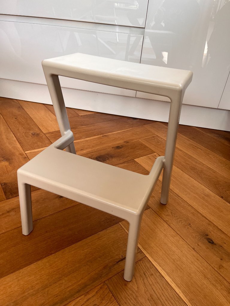 Kristina Dam Studio - Simple Stool - koop je bij Scandinavisch Design