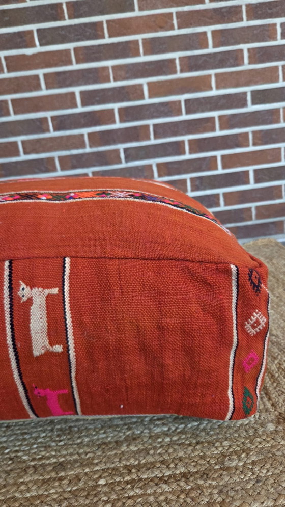 Vintage Berber Pouf Handmade in Morocco – Footstools & poufs, Wool (photo 4 of 7)