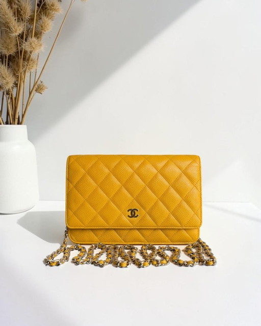 Portafoglio Chanel con catena WOC - Serie 25 in pelle trapuntata color giallo caviale
