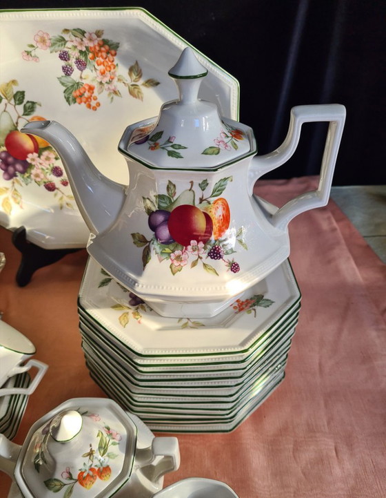 Image 1 of Servizio da tè e torta alla frutta fresca Johnson Brothers England con piatto da portata e petit four.