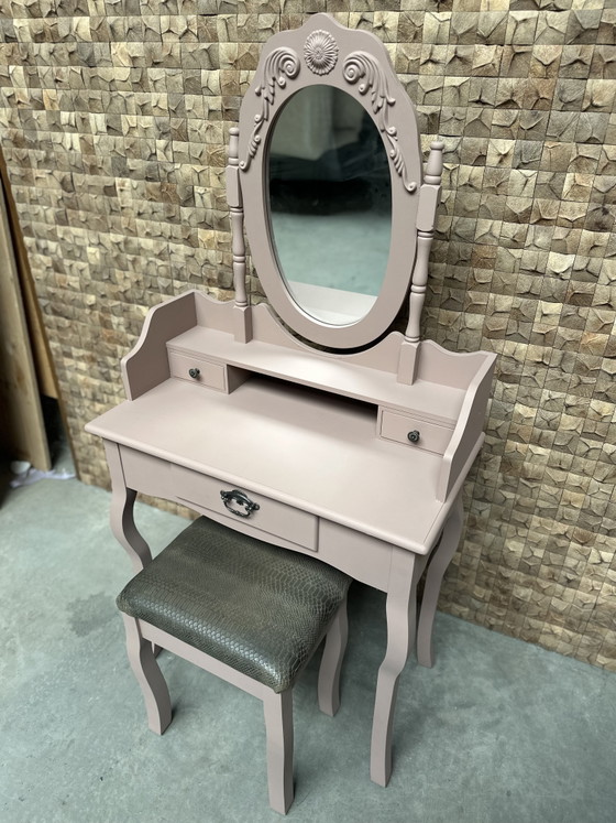 Brocante Dressing Table Upcycled – Metal, Textile (photo 3 of 7)