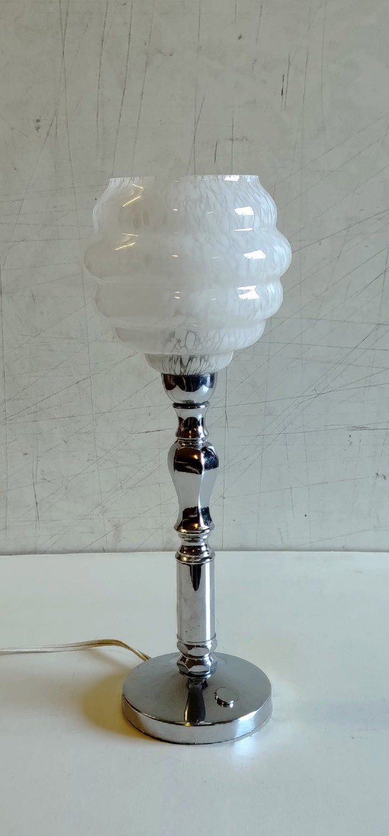 Lámpara de mesa de metal cromado con globo de cristal de Clichy - Mediados del siglo XX – Lámparas de mesa (photo 2 of 10)