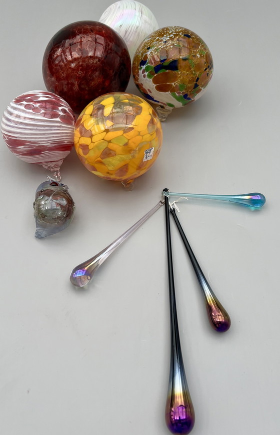 Image 1 of Lote de vidrio de estudio soplado a mano: bolas de vidrio, gotas y vog