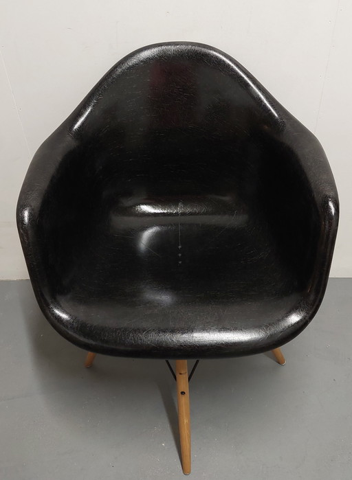 Beautiful Eames Miller armchair