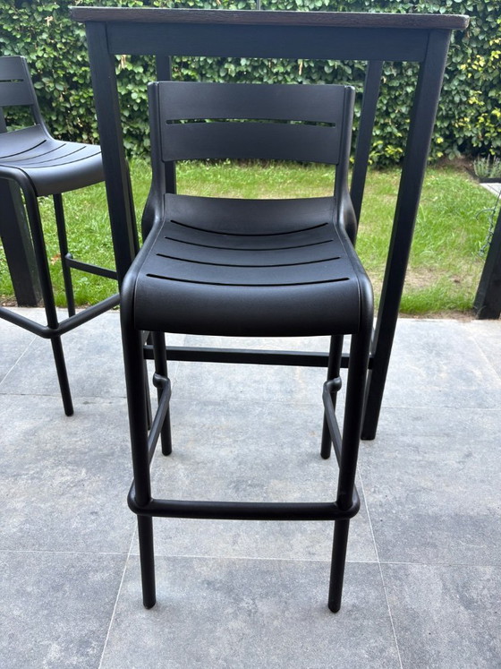 Image 1 of 2 zwarte kunststof barkrukken voor buiten