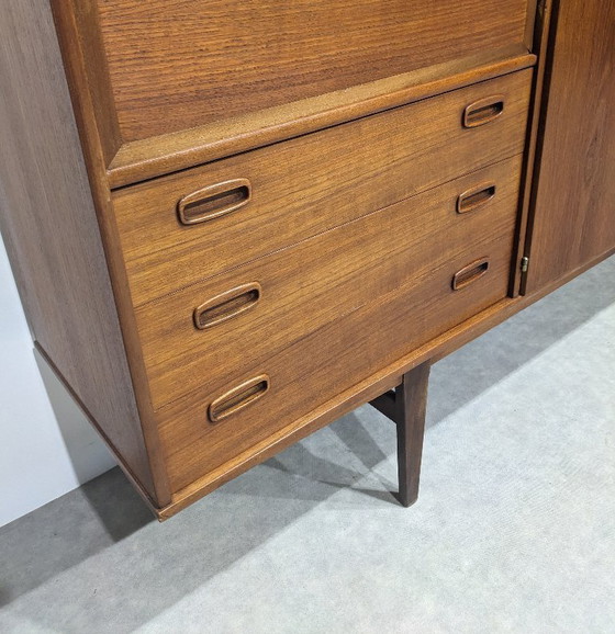 Image 1 of Lang dressoir uit het midden van de vorige eeuw, O.M.F.