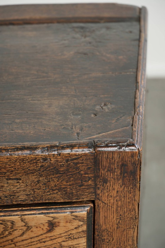 Image 1 of Antiek Engels eikenhouten dressoir met drie lades uit eind 17e/ begin 18e eeuw