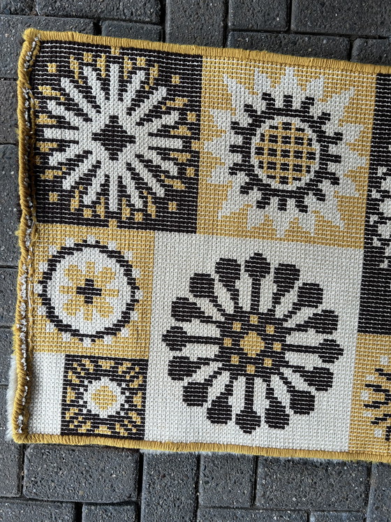 Image 1 of Tappeto/tavolo vintage anni '70, giallo e nero