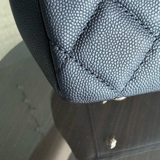 Image 1 of Chanel Business Affinity - Caviar acolchado negro con herrajes dorados