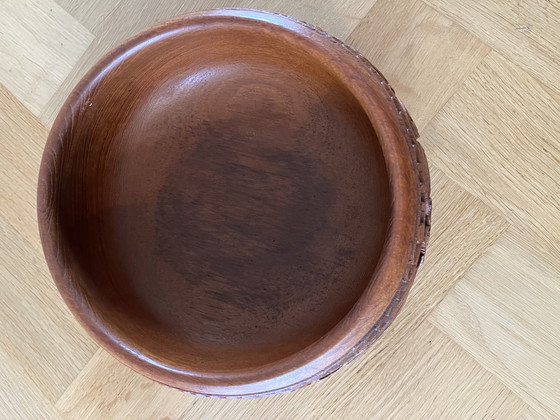 Image 1 of Ciotola in legno intagliata a mano d'epoca