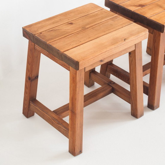 Ensemble de 4 tabourets vintage en pin. France, années 1980. – Wood (photo 11 of 12)