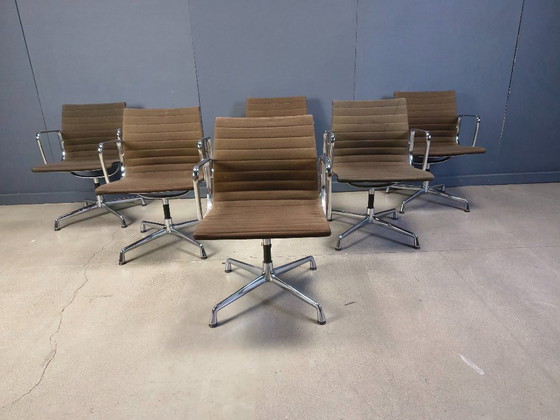 Image 1 of Paire de chaises de bureau vintage Eames pour Herman Miller EA108 Alu Range, années 1980 - lot de 6