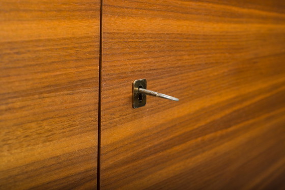 Image 1 of Buffet vintage en noyer, 1960