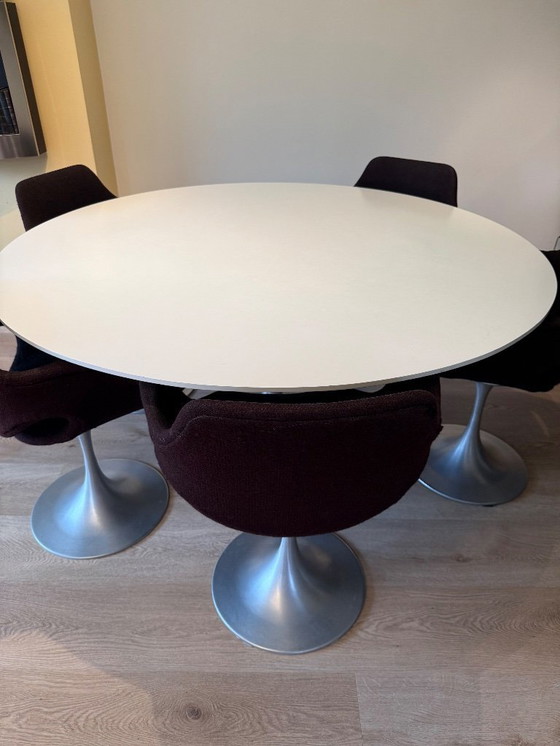 Image 1 of Table tulipe de style vintage avec 5 chaises tulipe, style Tabacoff