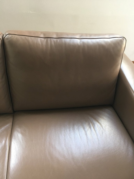 Image 1 of Zweisitziges Designer-Ledersofa von Touché in neuwertigem Zustand.