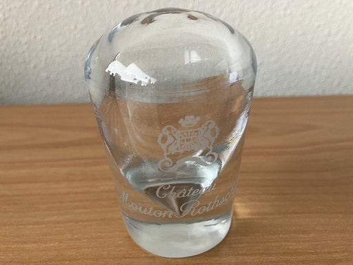 Chateau Mouton Rothschild mond geblazen presse papier.