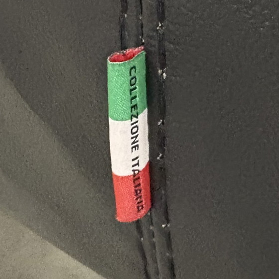 Image 1 of LaNouva Sitzgruppe – Dreisitzer-Sofa mit Zweisitzer-Sofa – schwarzes Leder