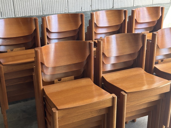Image 1 of Set van 8 vintage Scandinavische eikenhouten stoelen | Brutalistisch | Jaren 60-70 | Stapelbaar
