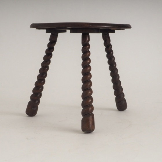 Franse eikenhouten driepoot bijzettafel, toegeschreven aan Charles Dudouyt. – Wood (photo 8 of 17)