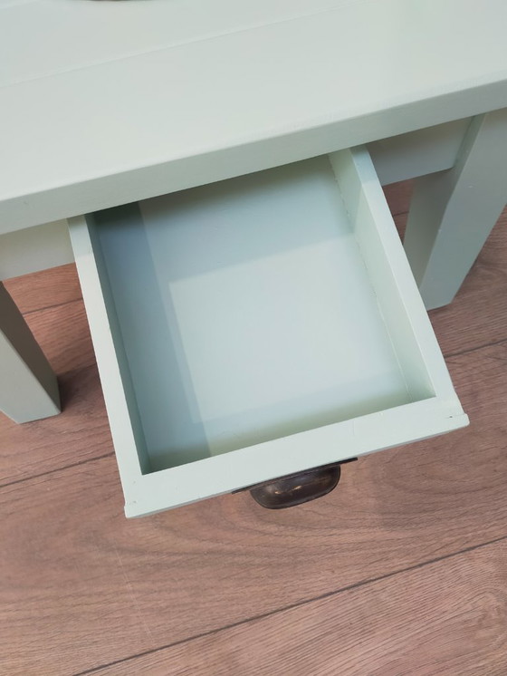 Image 1 of Table carrée avec tiroir