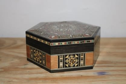 Traditional mother of pearl inlaid word box – Table accessories, Velvet, Wood (photo 4 of 8)