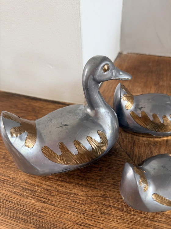 Image 1 of Tres preciosos patos de peltre de la década de 1970 procedentes de Hong Kong.