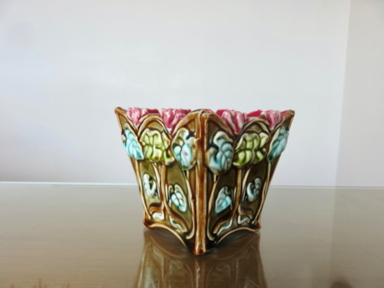 Cache Pot Art Nouveau, En Barbotine, Majolique D'Onnaing, Motif Floral, Fin XIXème, Début XXème – Objets déco (photo 3 of 9)